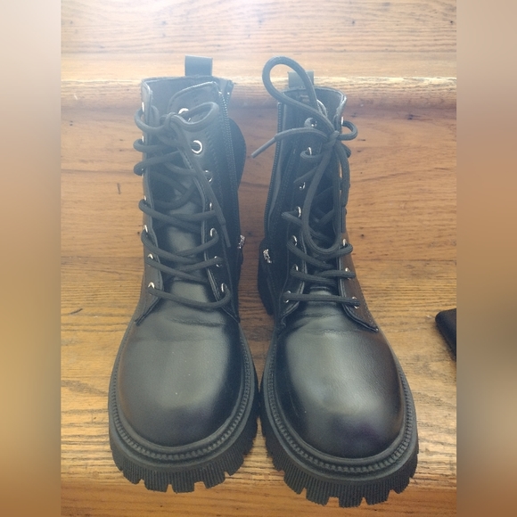 Boots - Picture 1 of 3